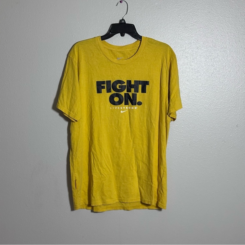 Nike Men Livestrong Fight On‎ Spell Out Center Swoosh Yellow Tee Shirt Large